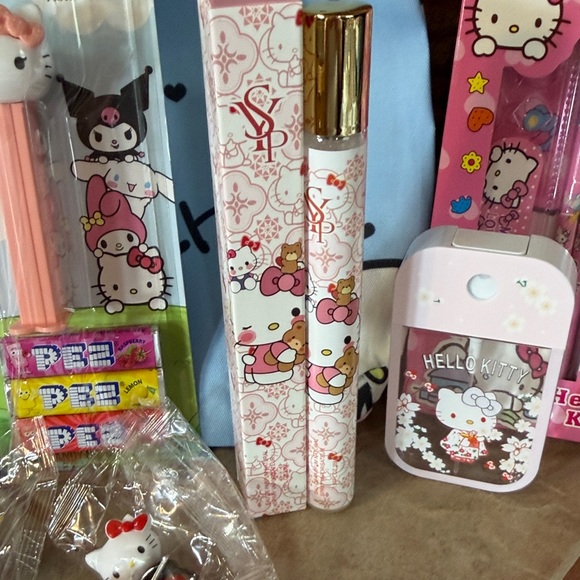 Hello Kitty Gift Set - Picture 10 of 15